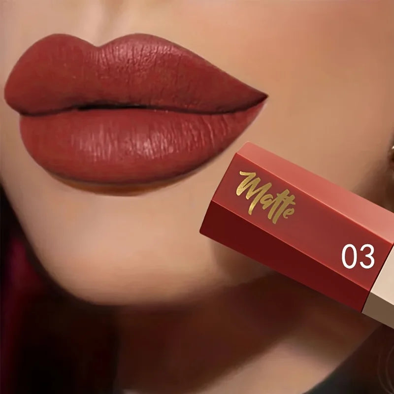 Rouge à Lèvres Liquide Mat Velours – Longue Tenue, Waterproof & Confort Léger